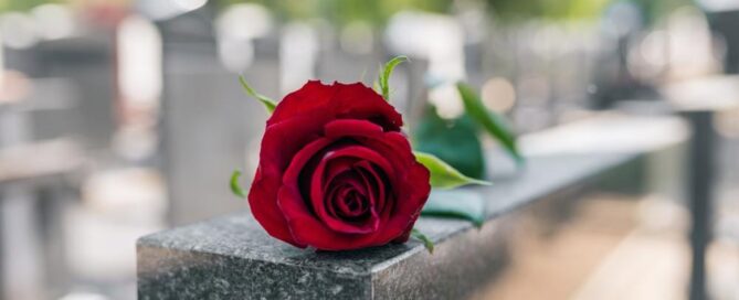 Το Γραφείο Τελετών Αφοί Μπαμπούλα στη Θεσσαλονίκη προσφέρει ολοκληρωμένες υπηρεσίες: τελετές ταφής, αποτέφρωση, επαναπατρισμό, προσχεδιασμό τελετών, διακόσμηση ναών, ψυχολογική υποστήριξη & Βιβλίο Συλληπητηρίων. 45 χρόνια εμπειρίας – άμεση, ανθρώπινη φροντίδα και σιγουριά σε κάθε βήμα. γραφείο τελετών Θεσσαλονίκη, οίκος τελετών, Μπαμπούλα